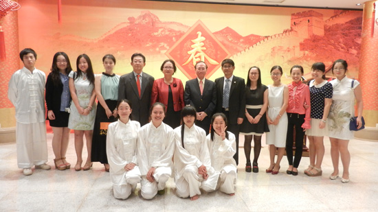 柬埔寨王家研究院孔子学院应邀参加中国大使馆春节晚宴