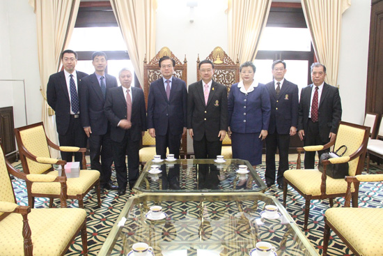 中国驻泰大使宁赋魁访问朱拉隆功大学孔子学院