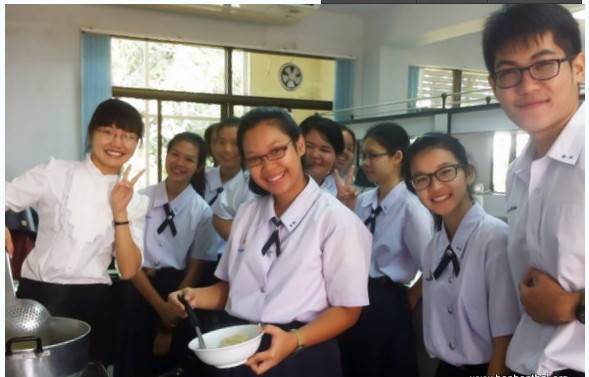 　　泰国彭世洛孔子课堂举办快乐中文体验活动