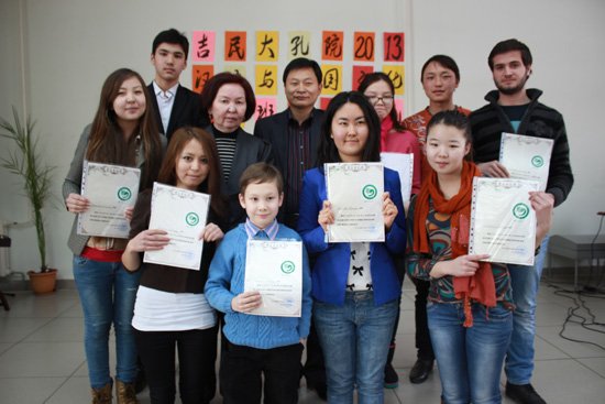 　　吉尔吉斯举行汉语及中国文化培训班结业典礼仪式
