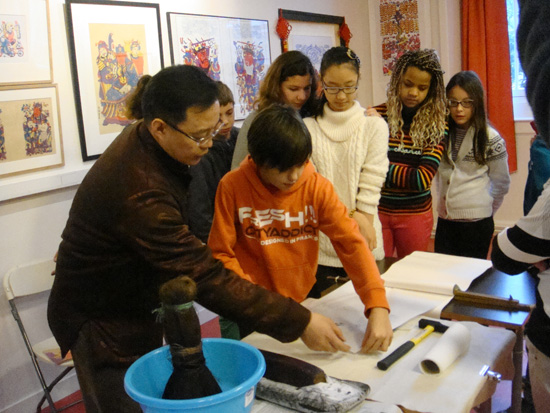 法国布列塔尼孔子学院举办中国年画与面人民间艺术作品展
