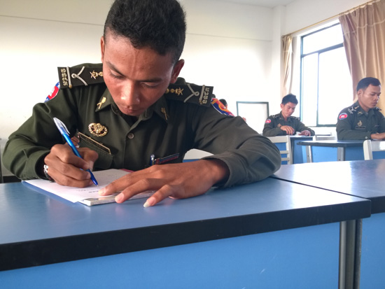 柬埔寨王家研究院汉语培训中心举行首批汉语结业生水平考试