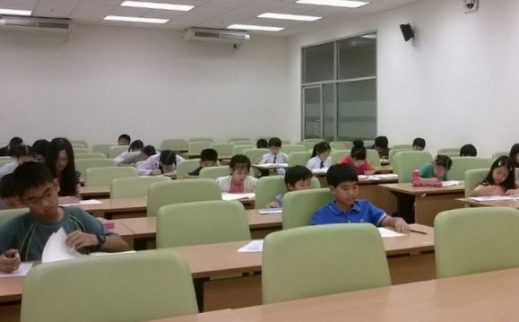 　　泰国朱大汉语培训推广中心举办2014年首次中小学生汉语水平考试