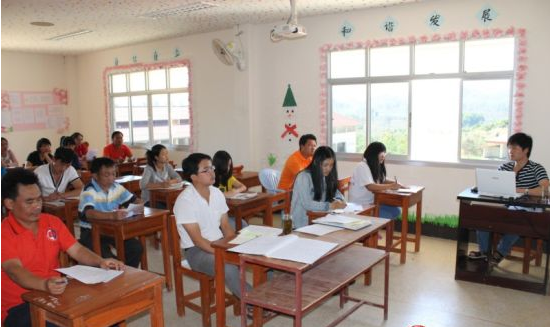 泰国清迈教联高级中学举行习作教学专题讲座