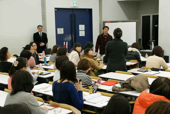 早稻田大学孔子学院成功举办本土汉语教师培训