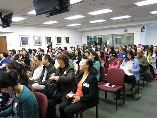 2014年4月19日，由加利福尼亚州汉语教师学会、洛杉矶地区汉语教师学会、洛杉矶大学汉语文化推广中心及弗吉尼亚大学亚洲研究院共同举办的汉语教学研讨会在洛杉矶大学举行。来自加利福尼亚州、洛杉矶地区及马里兰州的130余名汉语教师参加了本次研讨会，为历届研讨会中规模最大的一次。会议邀请到汉密尔顿学院靳洪刚教授做主题讲座，哈维郡公立学校外语教学执行总监  Leslie M. Grahn女士、美国海军学院袁芳远教授和洛杉矶汉语文化推广中心任丽丽老师分别进行演讲。洛杉矶大学现代与古典语言系主任Julie A Christensen女士致欢迎词。