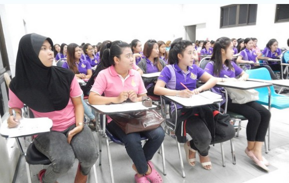 为向泰国宋卡王子大学素叻他尼分校的师生推广汉语知识，宣传汉语水平考试考试，普吉汉语文化推广中心素叻分部开办了暑期汉语水平考试考试辅导班。