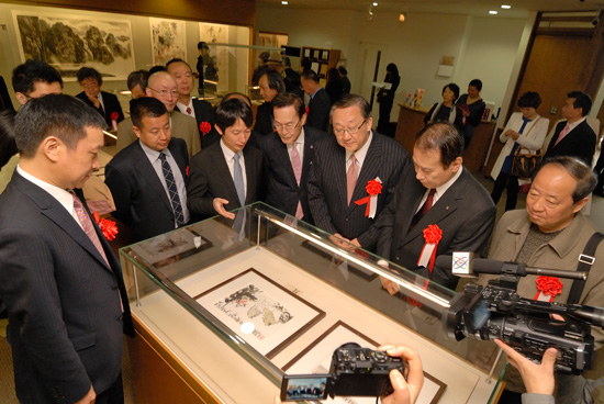 日本东京大学汉语文化推广中心成功举办中国书画展