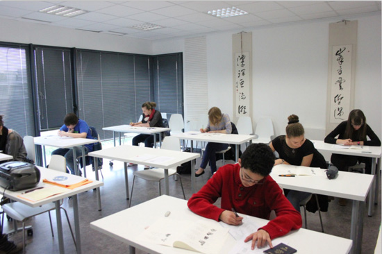 荷兰海牙大学汉语文化推广中心举办HSK汉语考试