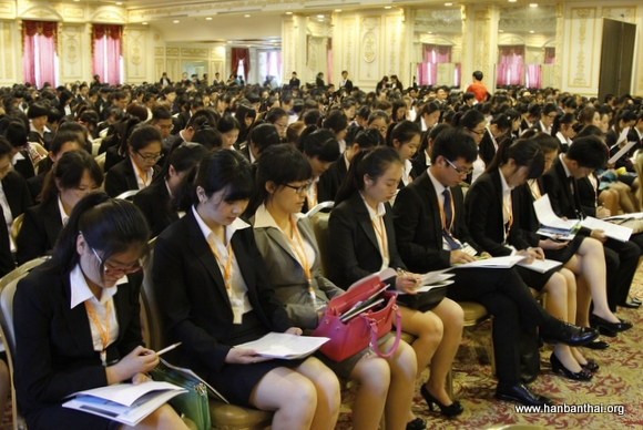 中国国家汉办驻泰代表处联合泰国教育部各教育委员会在曼谷举行了四场欢迎大会