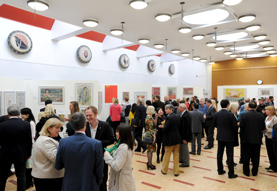 英格兰汉语文化推广中心举办中国现代海报艺术画展