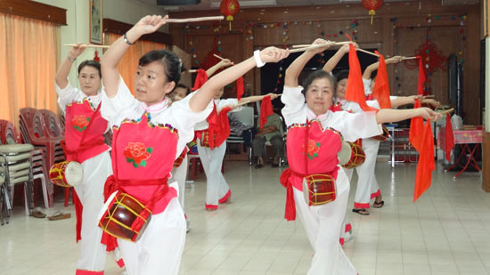 勿洞市汉语文化推广中心首期健身腰鼓舞蹈班开班