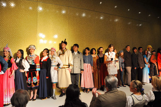 格拉茨大学汉语文化推广中心组织中奥传统服饰对比展示