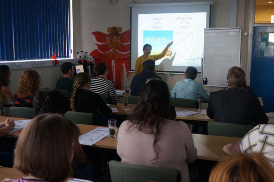 英国班戈大学汉语培训推广中心教师暑期汉语培训班开班