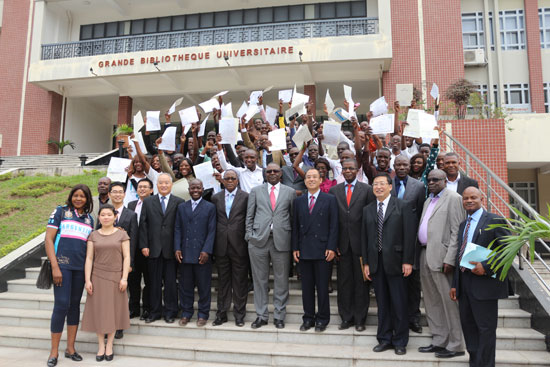 刚果汉语文化推广中心举行首届汉语水平证书颁发仪式