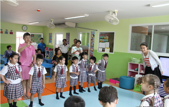 芭提雅明满学校接访曼谷汉语文化推广促进会何韵主席一行