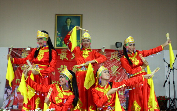 皇太后大学汉语文化推广中心举办第二届中国民族歌舞大赛