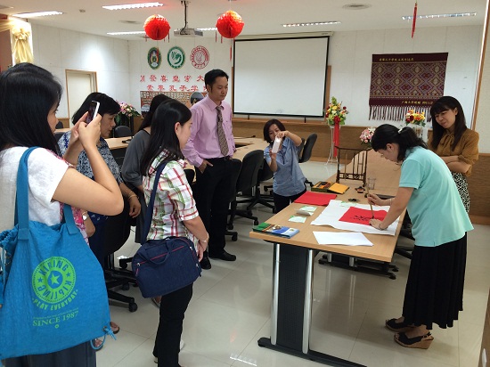 泰国公务员学习交流团访问素攀汉语文化推广中心