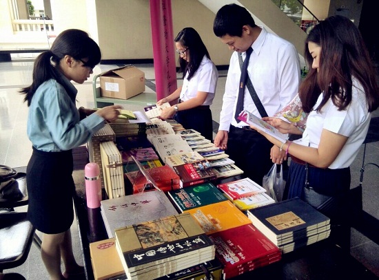 朱拉隆功大学汉语文化推广中心举办汉语精品图书展