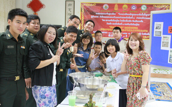醒民课堂开展军民联欢活动 共同体验中华美食文化