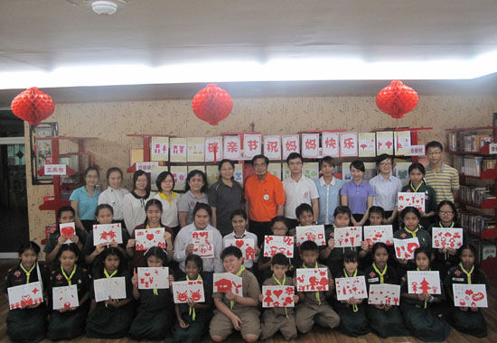 明满学校汉语教学点举办母亲节汉语系列活动