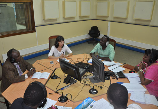 布隆迪大学汉语文化推广中心受邀做客布国家广播电台直播间