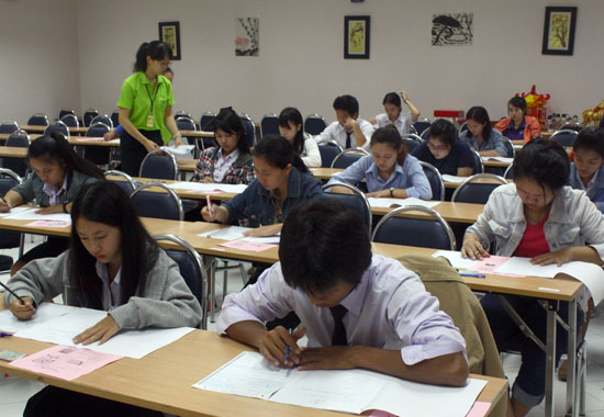 皇太后大学汉推广中心成功举行2014年第二次汉语水平能力测试考试