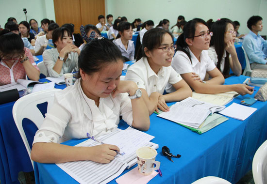东方大学汉语文化推广中心为泰东汉语教师做岗中培训