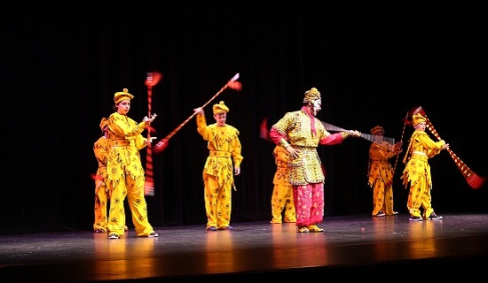 宾汉顿汉语文化推广中心举办首届“京剧表演学汉语”夏令营