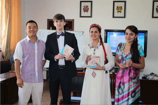 塔吉克斯坦学汉语文化推广中心举办2014年暑期班结业典礼