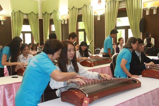 泰国朱拉隆功大学汉语文化推广中心举办古筝演奏专题讲座