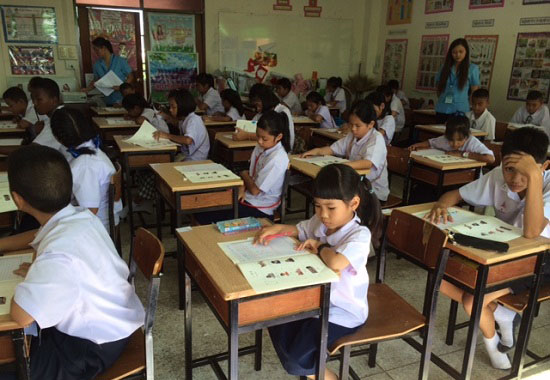 泰国皇太后大学汉语文化推广中心暖武里府考点举办中小学生汉语考试