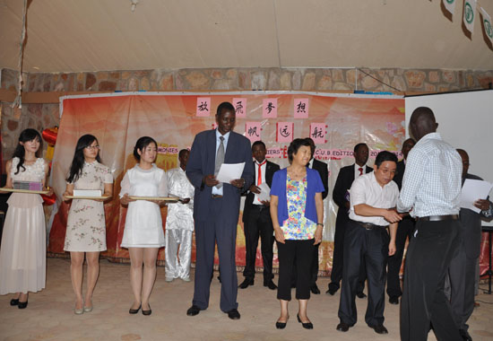 布隆迪大学汉语文化推广中心举行奖学金生迎送仪式