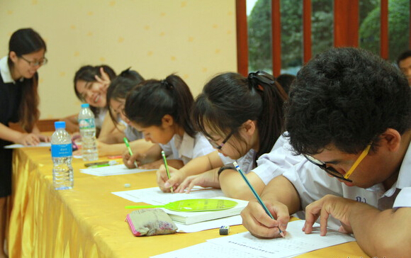 新加坡中学汉语教学点举办“2014年汉字书写比赛”