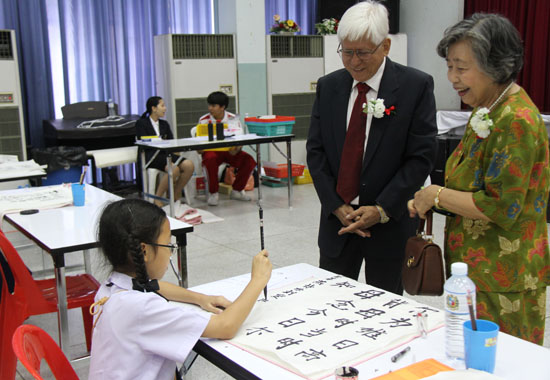 朱拉隆功大学汉语教学点举办第五届母亲节书法大赛