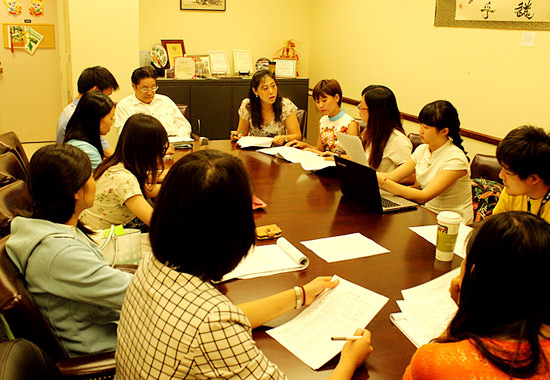 9月5日下午，英国伦敦大学汉语培训推广中心召开了新学期工作会议