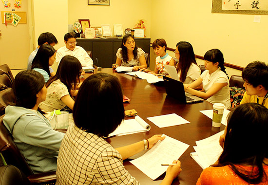 9月5日下午,英国伦敦大学汉语培训推广中心召开了新学期工作会议