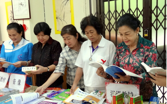 泰南及印尼各界人士参观普吉对外汉语培训中心文化展厅