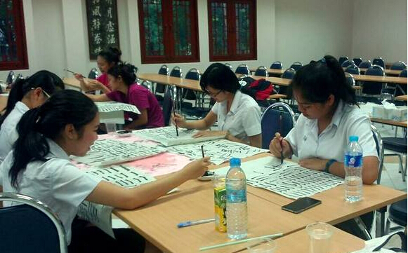 皇太后大学对外汉语培训中心2014年首期书法培训班开班