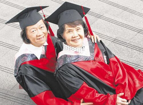 新加坡退休汉语教师重返汉语课堂 活到老学到老