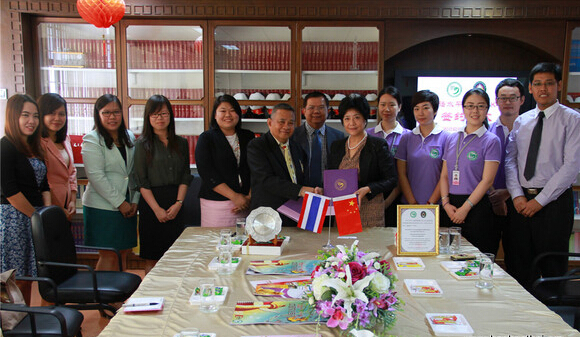 曼松德汉语文化推广中心签约第19个汉语水平考试分考点