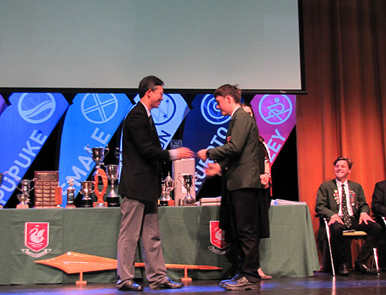 “中国大使杯”新西兰汉语写作比赛颁奖仪式在奥克兰高中举行