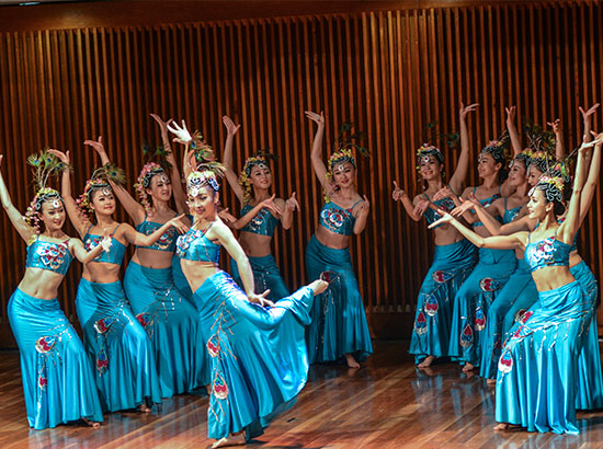 中国云南红河州歌舞团在哥伦比亚安第斯大学演出