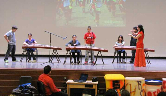 阿尔弗莱德大学对外汉语培训中心艺术团进行汉语体验活动