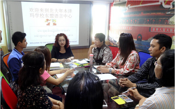 勿洞市孔子学院联合北大年府当地机构召开汉语教学研讨会