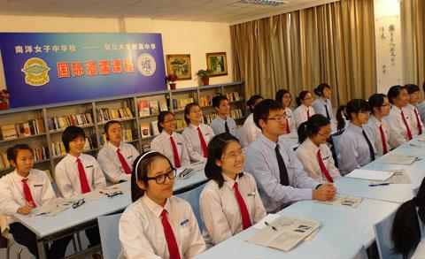 新加坡教育部长鼓励中小学生学汉语