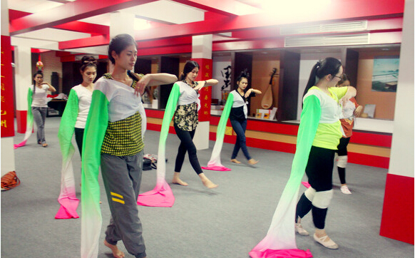 玛哈沙拉坎大学孔子学院中国民族舞蹈培训班圆满结业