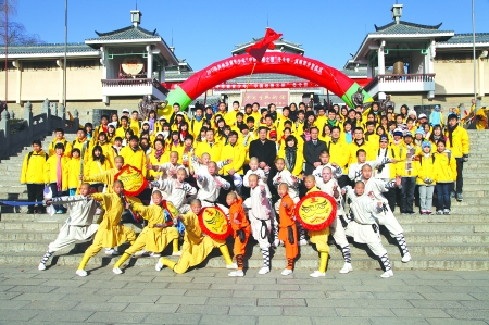 50多名华裔青少年河南开启“中国文化体验行”