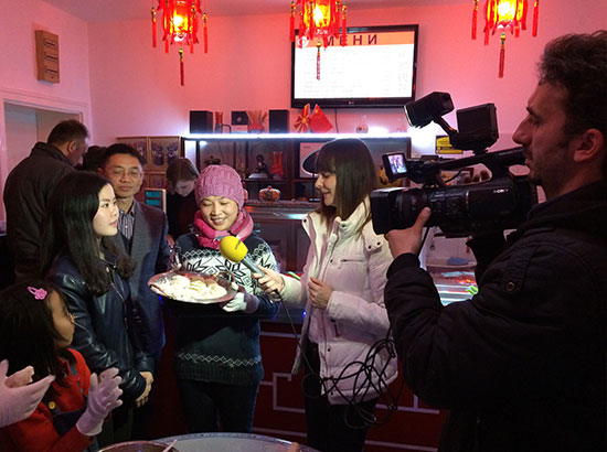 圣基里尔•麦托迪大学孔子学院举办中国传统美食展活动