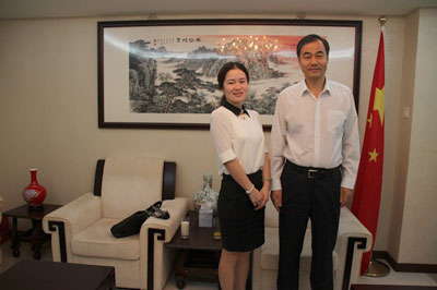 马尔代夫迎来首位国际汉语教师 受驻马大使接见